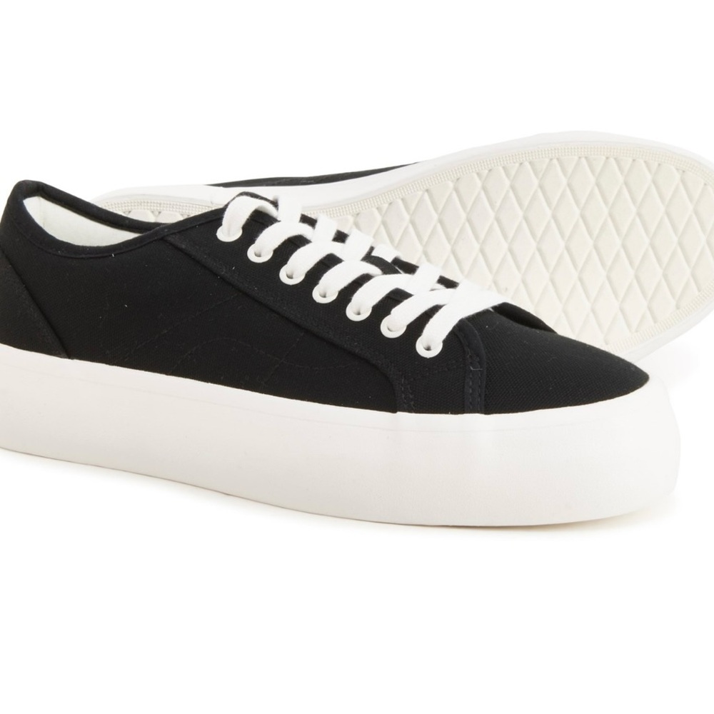 Cushionaire TAG Sneakers for women new in box NWT